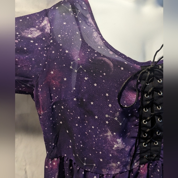 ⭐Purple Chiffon Galaxy Dress - Plus size 1X - NWOT Hot Topic Midnight H… - Picture 4 of 7
